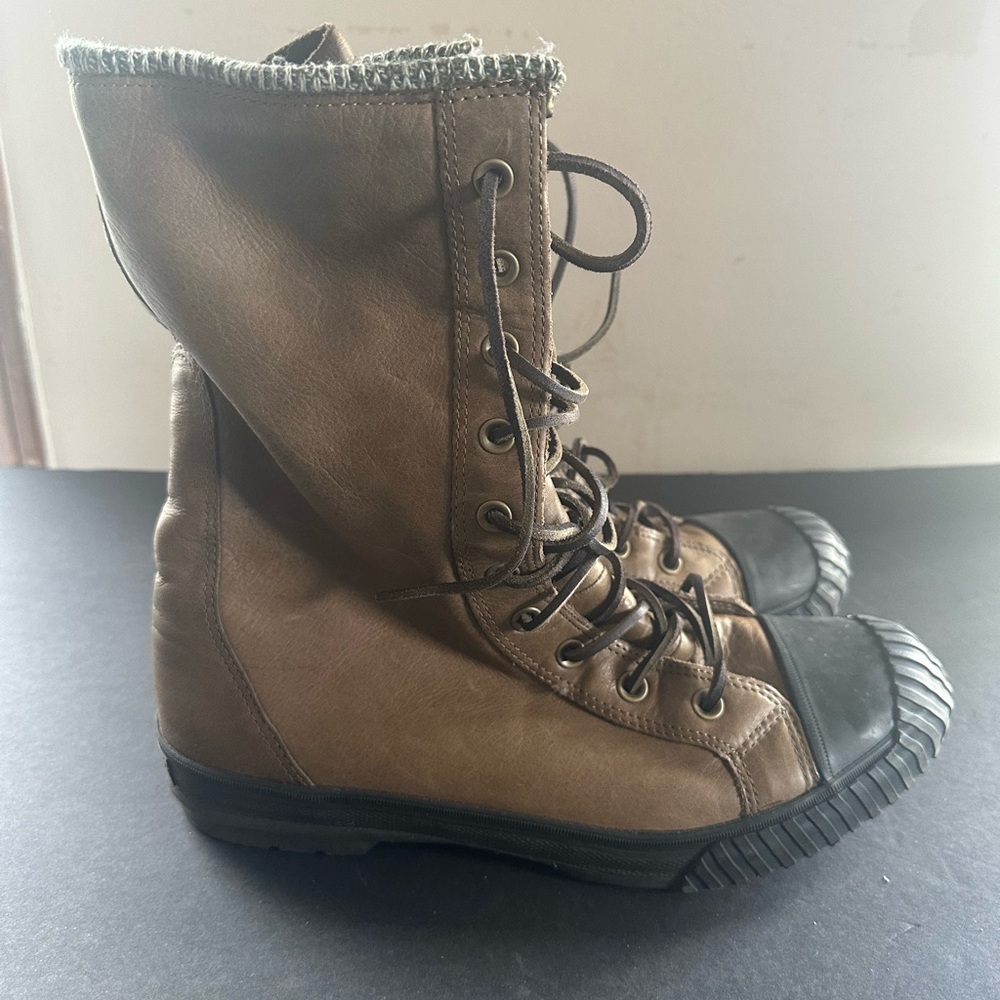 Converse boot